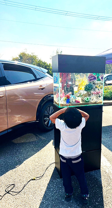 日産自動車メーカーのイベントで水槽を設置！