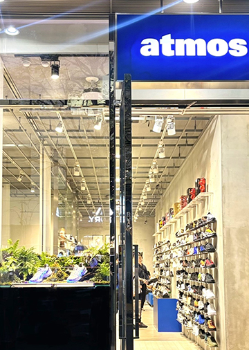 スニーカーの販売促進イベントに熱帯雨林を再現したパルダリウムを設置！